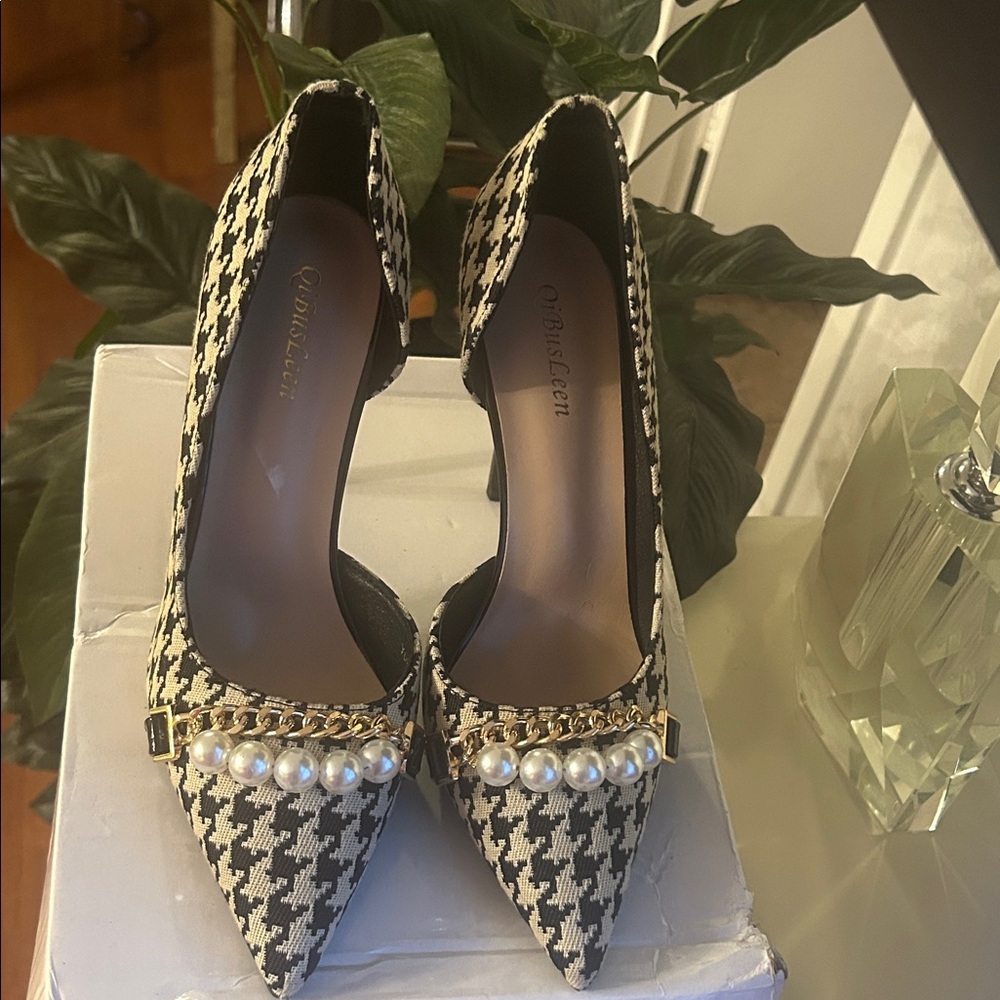 Yuzefi Houndstooth Heels with Pearl Detail - Picture 4 of 13